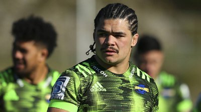 Kirifi y Hurricanes renuevan su contrato hasta 2023